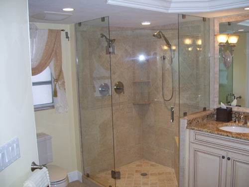 Paradise Glass and Mirror offers Glass Showers in Naples, FL