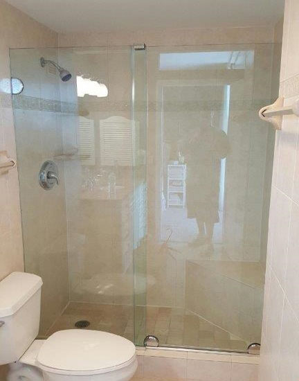 Paradise Glass and Mirror offers Essence Showers in Marco Island and Naples, FL