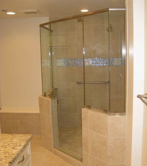 Paradise Glass and Mirror offers Door and Panel Showers in Naples, FL
